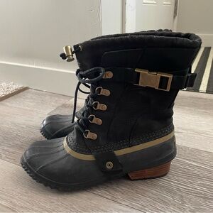 Sorel Conquest Carly Suede Leather Winter Snow Boots Short Mid Buckle Size 8